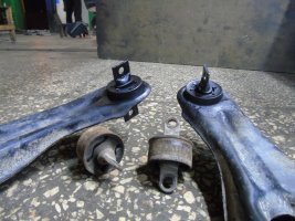 Вітаю шановні Пані та Панове. Сьогодні відновили всю підвіску ( як кажуть 