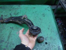 Доброго дня))). Сьогодні відновили підвіску Toyota Camry V30 ( сайлентблоки передніх важелів задні). Фото ДО та ПІСЛЯ.