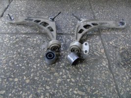Відновлення передній важелів  BMW 3 (E46). Встановлення передніх стійок та втулок  виробництва нашої компанії