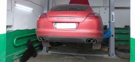 Сьогодні відновили передню підвіска  Porsche Panamera. 